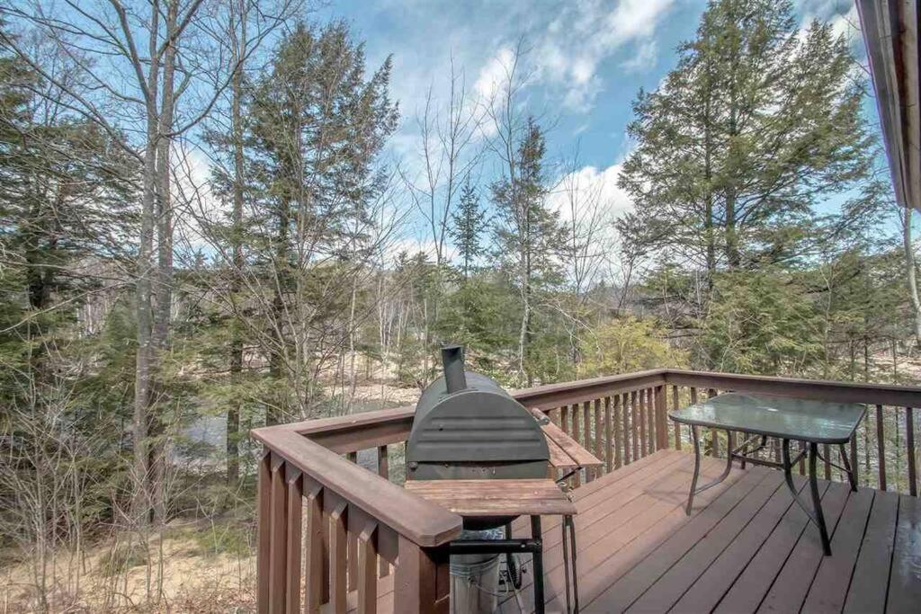 Relaxing Riverside Retreat - Storyland, Attitash, North Conway Apartment Бартлет Екстериор снимка